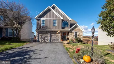 495 Thomas Armor Dr, Windsor, PA 17366