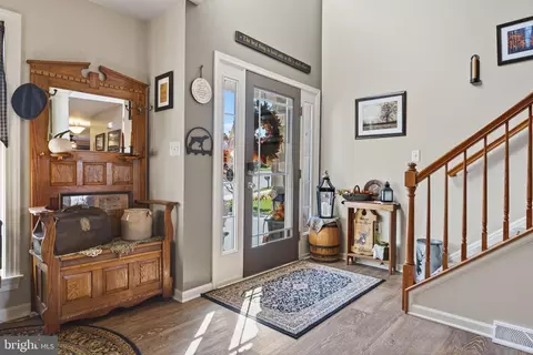 Entry Way - 495 Thomas Armor Dr, Windsor, PA 17366 photo 2 of 8