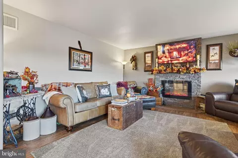 Living - 495 Thomas Armor Dr, Windsor, PA 17366 photo 2 of 4