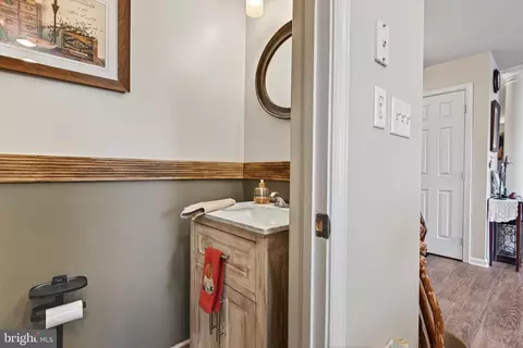 Entry Way - 495 Thomas Armor Dr, Windsor, PA 17366 photo 7 of 8