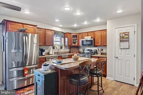 Kitchen - 495 Thomas Armor Dr, Windsor, PA 17366 photo 2 of 5