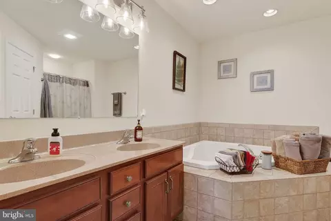 Bath - 495 Thomas Armor Dr, Windsor, PA 17366 photo 1 of 3