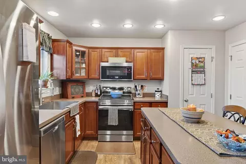 Kitchen - 495 Thomas Armor Dr, Windsor, PA 17366 photo 4 of 5