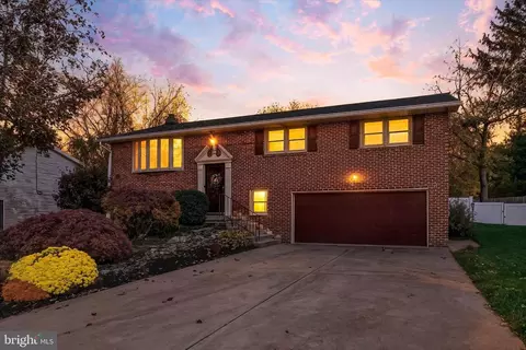 1911 Thelon Dr, York, PA 17408