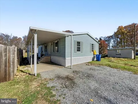1680 Wood Crest Ln, Glen Rock, PA 17327