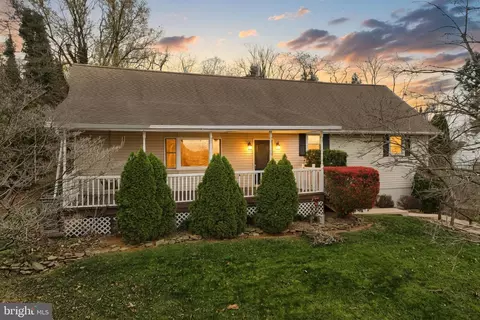 356 Woodland View Dr, York, PA 17406