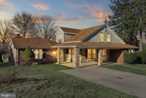 9446 E 9448 E Springfield Rd, Seven Valleys, PA 17360