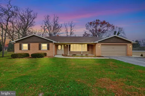 2113 Huntington Rd, Dover, PA 17315