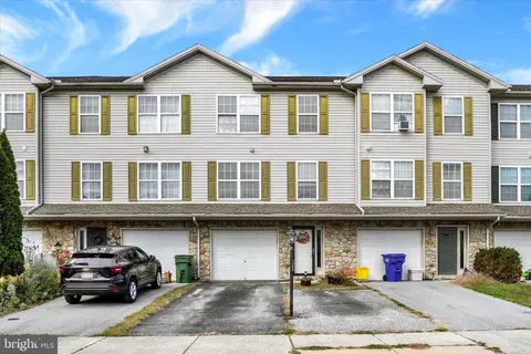 435 Fisher Dr, York, PA 17404