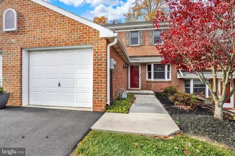 275 Wyntre Brooke Dr, York, PA 17403