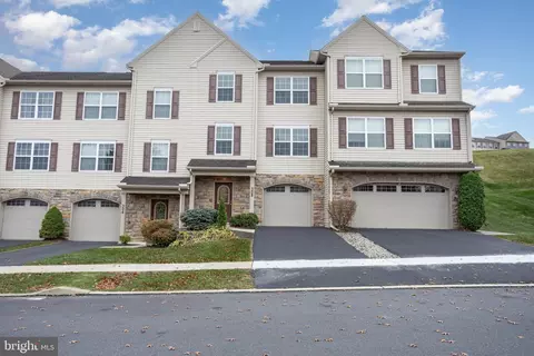 308 Weatherstone Dr, New Cumberland, PA 17070