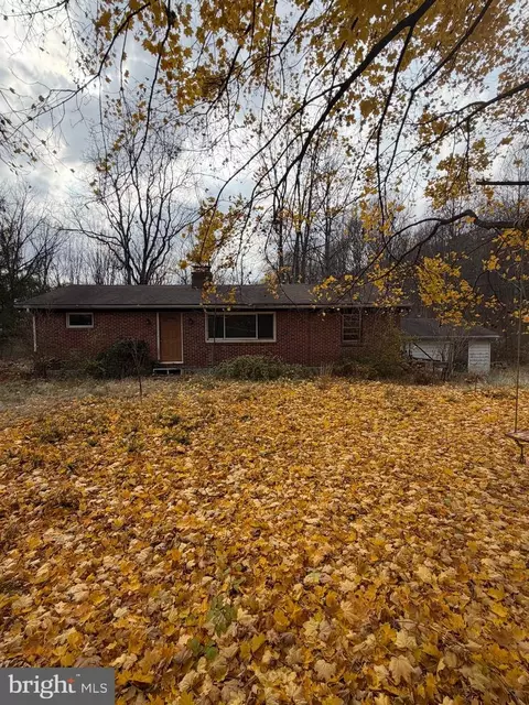 3963 Fissels Church Rd, Glen Rock, PA 17327