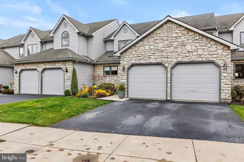 2692 Fairway Dr #2692, York, PA 17402