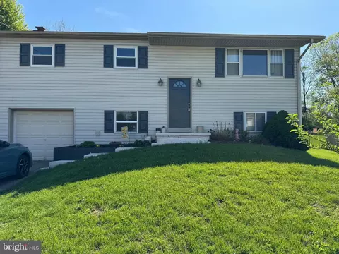 270 Canary Cir, York, PA 17404