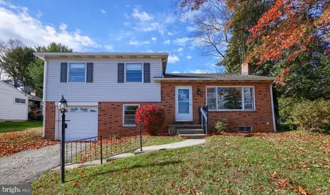 10 Circle Dr, York, PA 17402