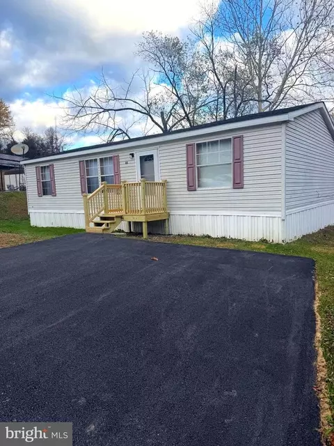 85 Cherokee Dr, Windsor, PA 17366