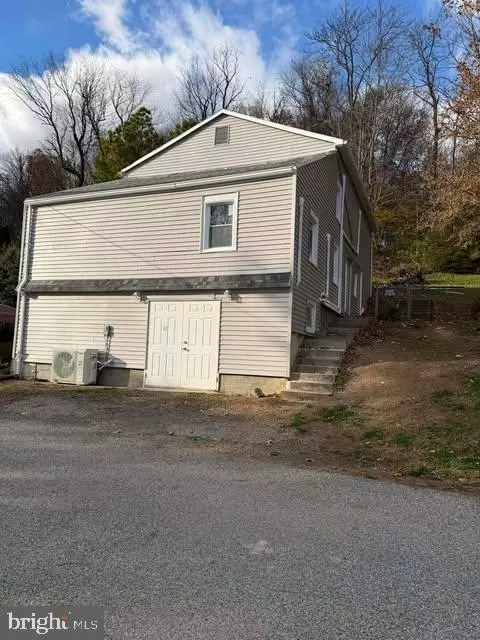 42 Water St, Windsor, PA 17366