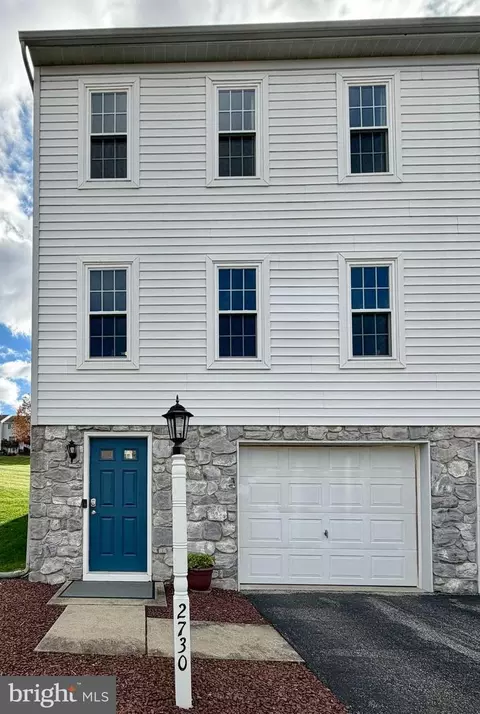 2730 Woodmont Dr, York, PA 17404