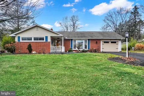 111 Dixie Dr, Red Lion, PA 17356