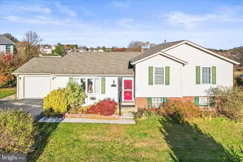 82 Piston Ct, Stewartstown, PA 17363