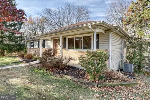 850 Jefferson Ln, Red Lion, PA 17356