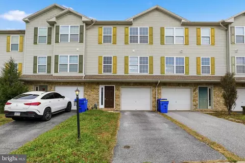 645 Fisher Dr, York, PA 17404