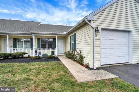 35 Hagarman Dr, York, PA 17408