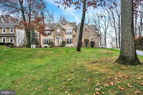 138 W Crestlyn Dr, York, PA 17403