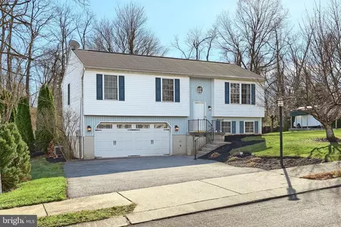 90 Ivy Dr, Manchester, PA 17345