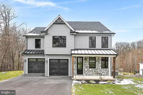 4 Pine Tree Dr, New Cumberland, PA 17070