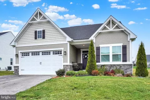 19 Lady Harrington Dr, York, PA 17402