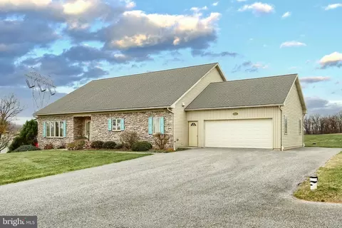 1317 Manor Rd, Windsor, PA 17366