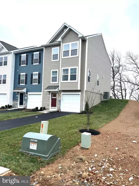 141 Homestead Dr, Hanover, PA 17331