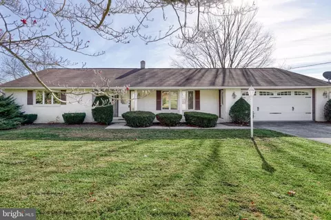 3936 N Rohrbaugh Rd, Seven Valleys, PA 17360