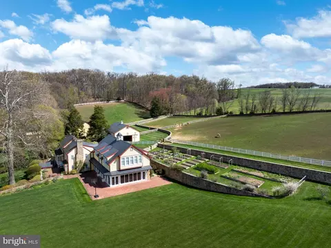 9981 Douglas Rd, Red Lion, PA 17356