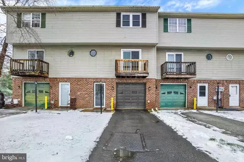 1606 Condor Ln, Dover, PA 17315