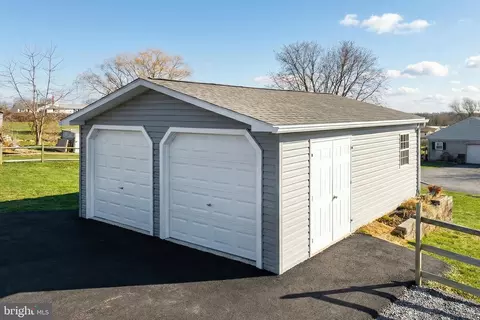 2402 Craley Rd, Windsor, PA 17366 photo 9