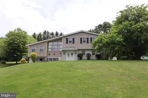 49 Valley View Dr, Hanover, PA 17331