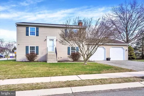 2270 Seneca Dr, York, PA 17408