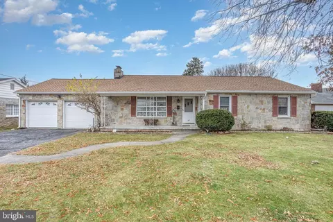 19 Lee St, Hanover, PA 17331
