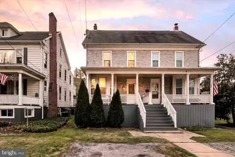 17 Manchester St, Glen Rock, PA 17327