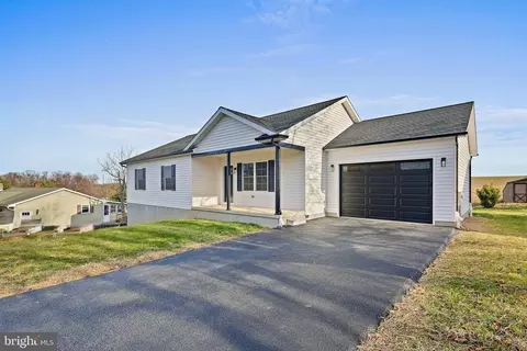335 E Snyder Corner Rd, Red Lion, PA 17356