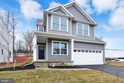 15 Eli Dr, York, PA 17404