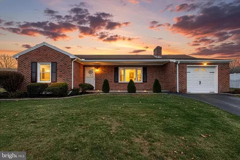 234 W Ore St, Seven Valleys, PA 17360