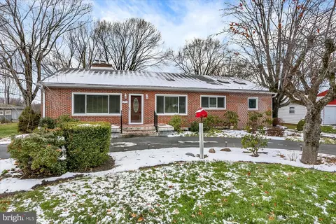 271 Spanglers Mill Rd, New Cumberland, PA 17070