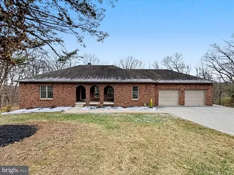 1903 Woodland Rd, York, PA 17403