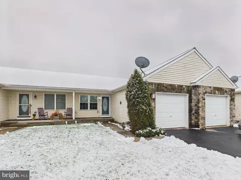 1919 Deerfield Dr, Dover, PA 17315