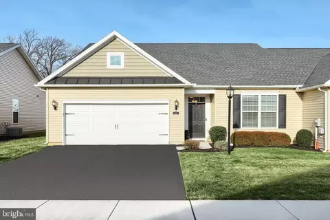 652 Cypress Dr #31, Hanover, PA 17331