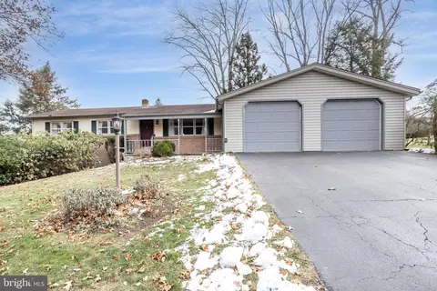 32 N Bishop Rd, Mechanicsburg, PA 17055