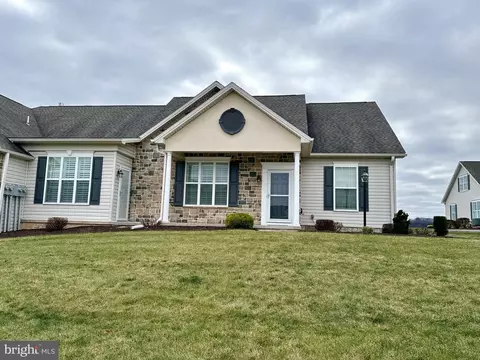 160 Dolomite Dr #12B, York, PA 17408